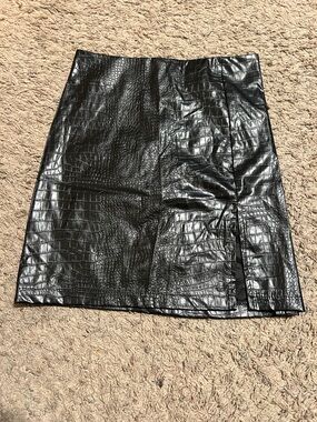 SHEIN Black Croc-Embossed Faux Leather Mini Skirt with Front Slit